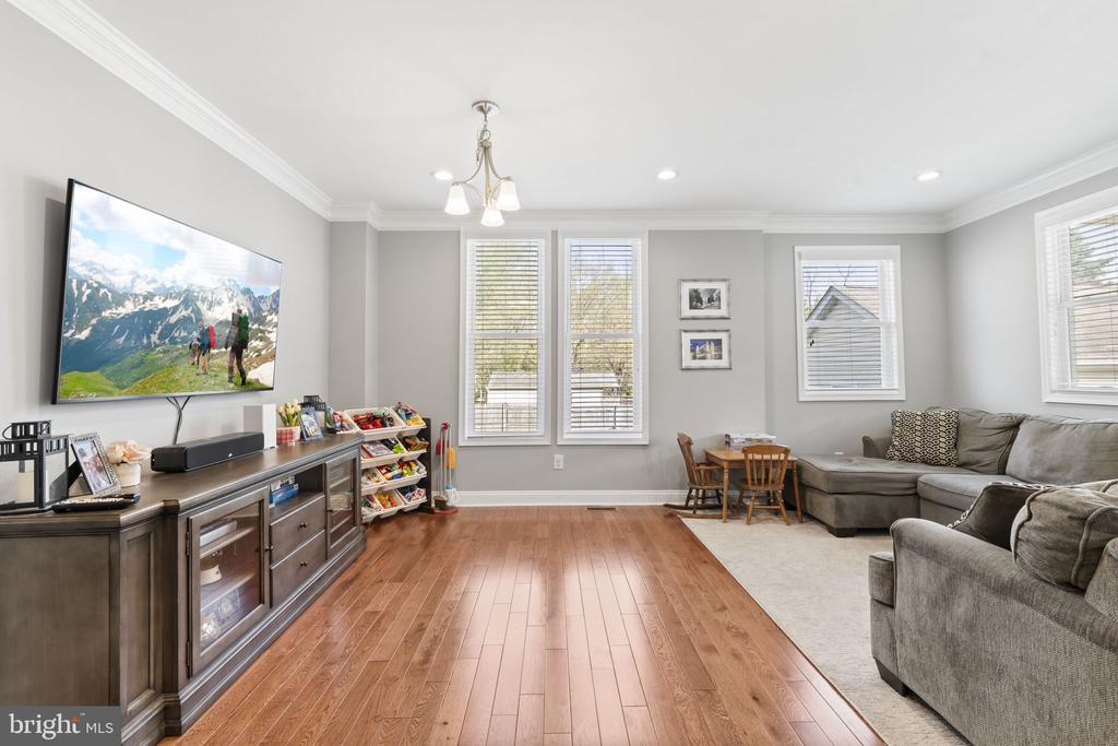 248 S 9TH STREET
