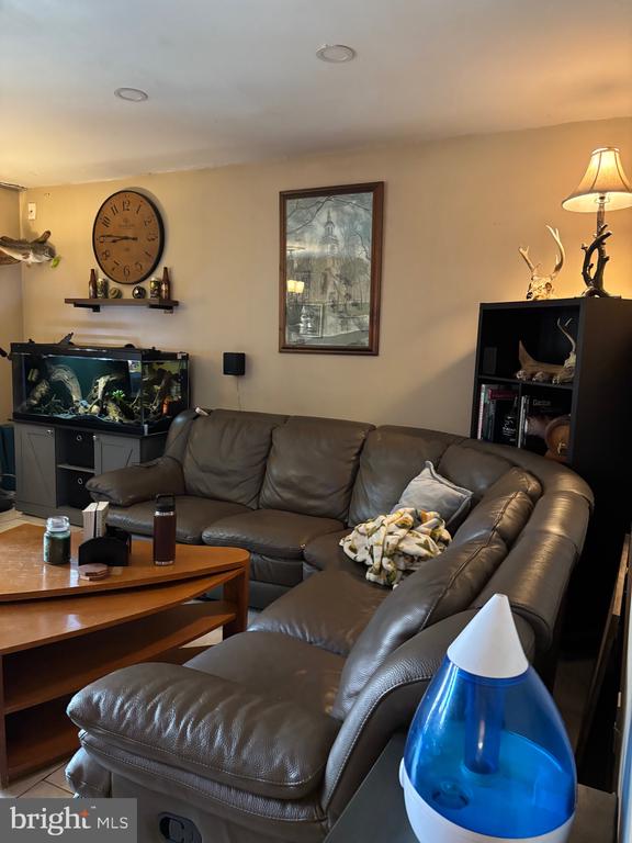 402 MEADOWVIEW LANE 402
