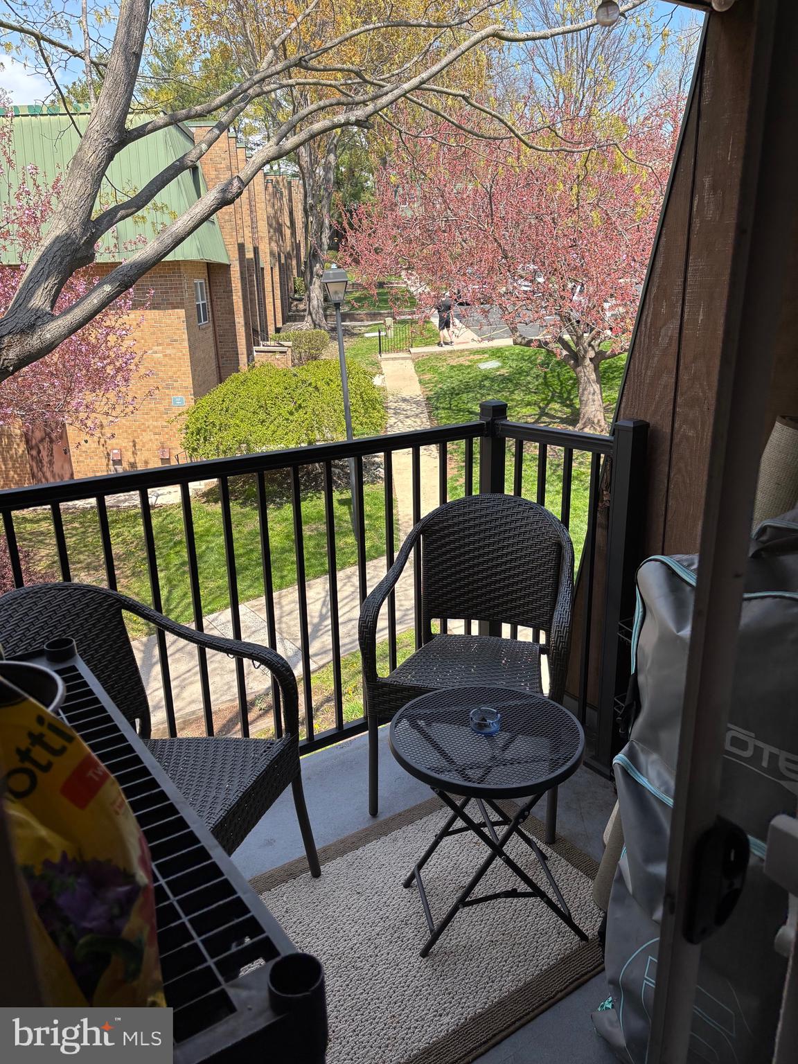 402 MEADOWVIEW LANE 402