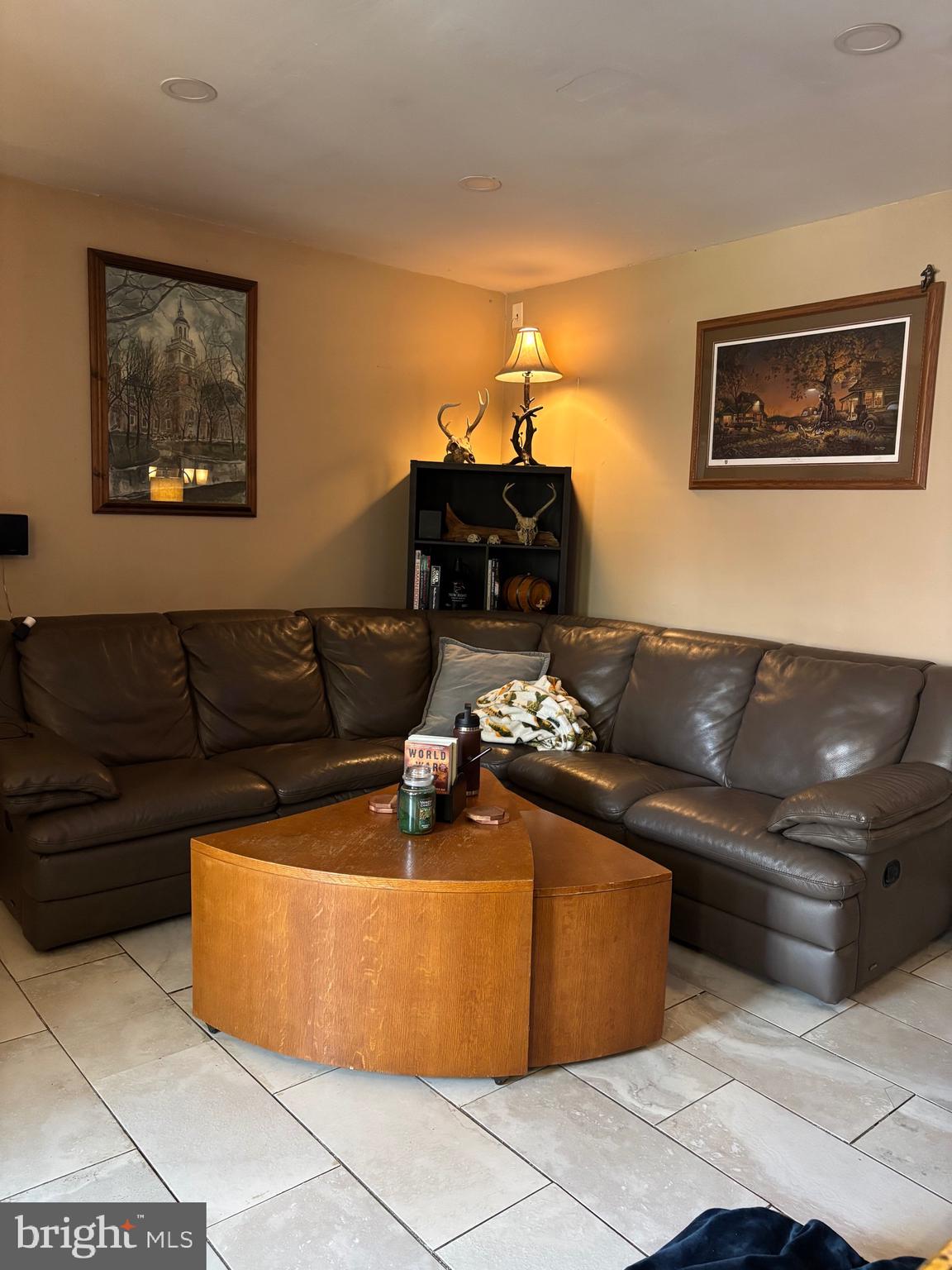 402 MEADOWVIEW LANE 402