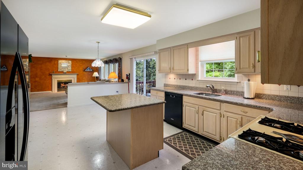 325 VANDERBILT LANE