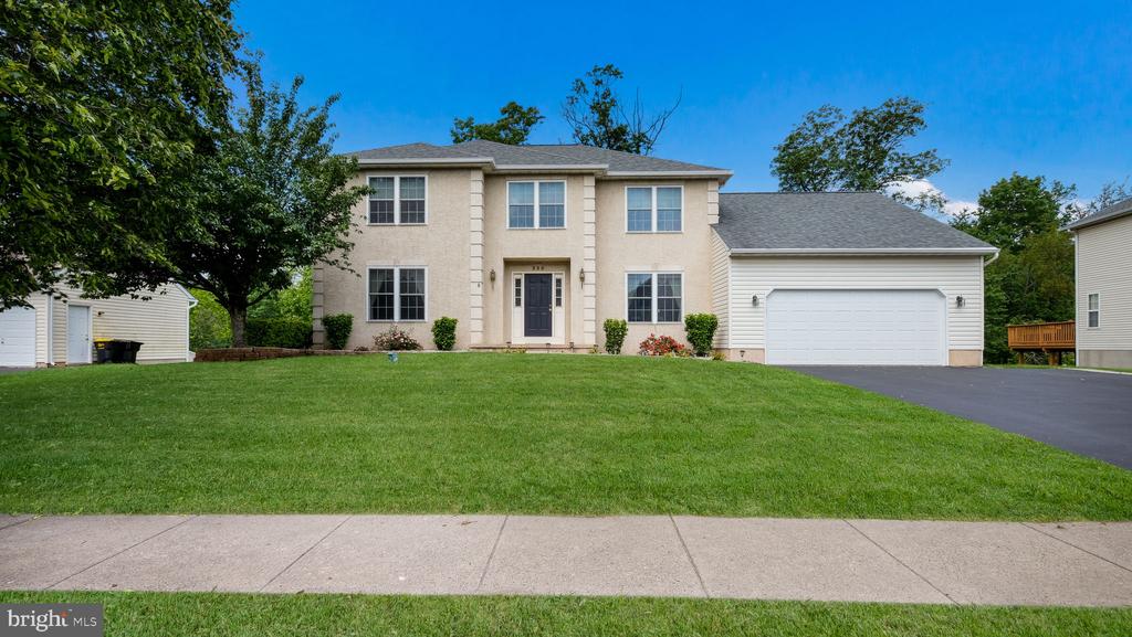 325 VANDERBILT LANE