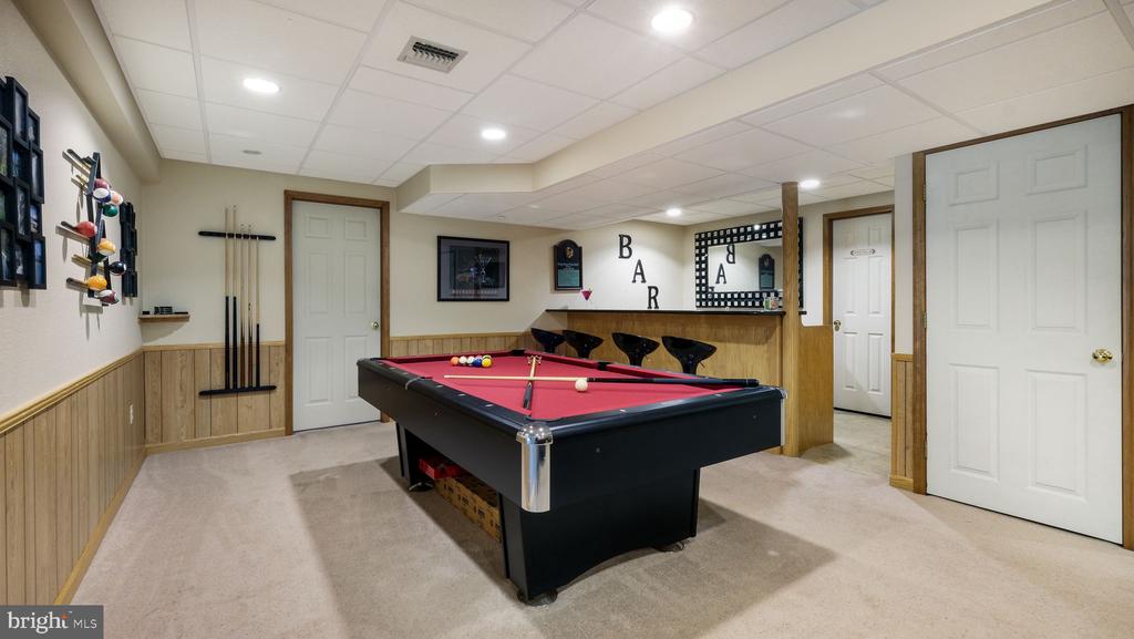 325 VANDERBILT LANE