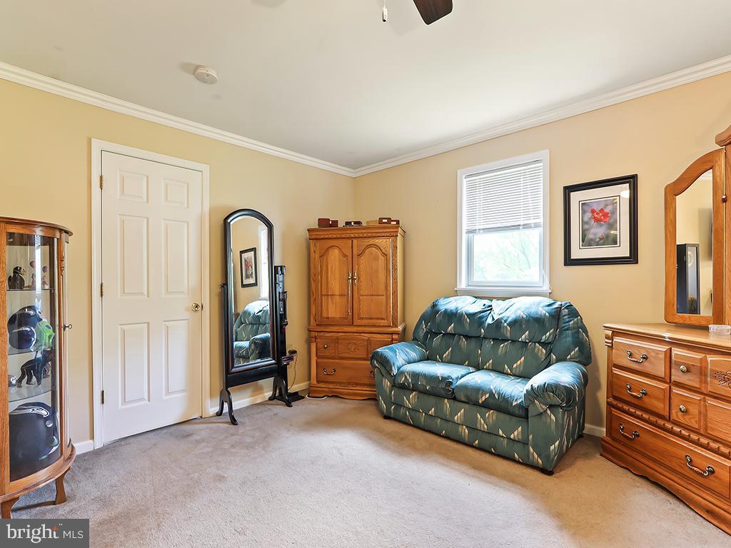 201 HUNTER LANE