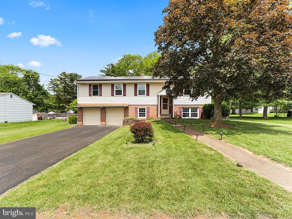 201 HUNTER LANE