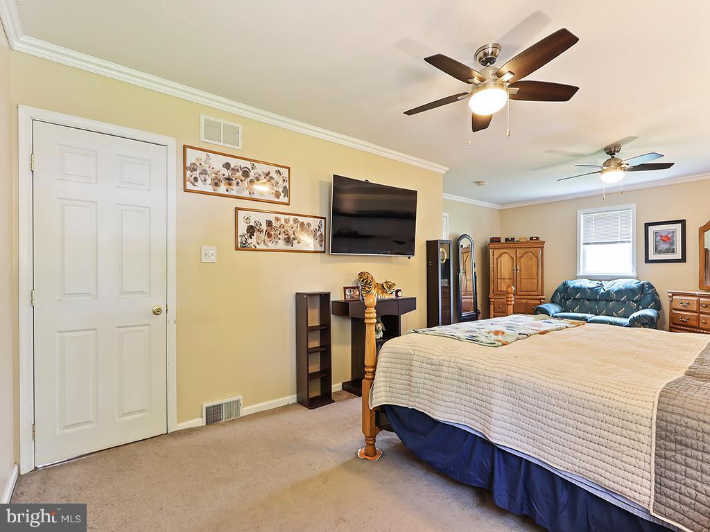 201 HUNTER LANE