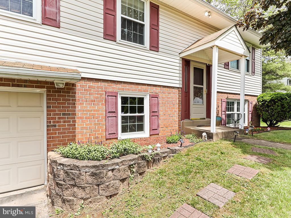 201 HUNTER LANE