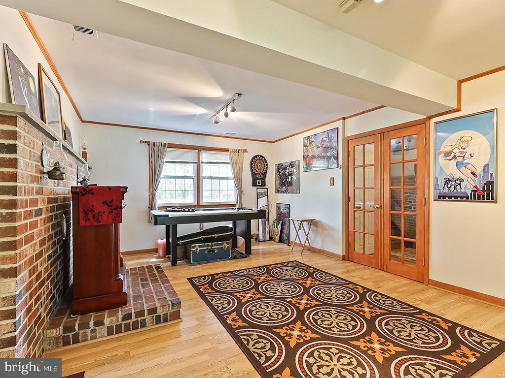 201 HUNTER LANE