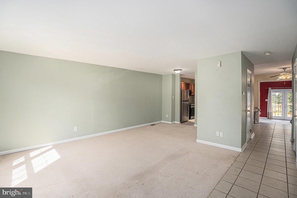 1042 RAFTER RD