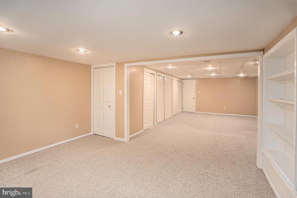 1042 RAFTER RD