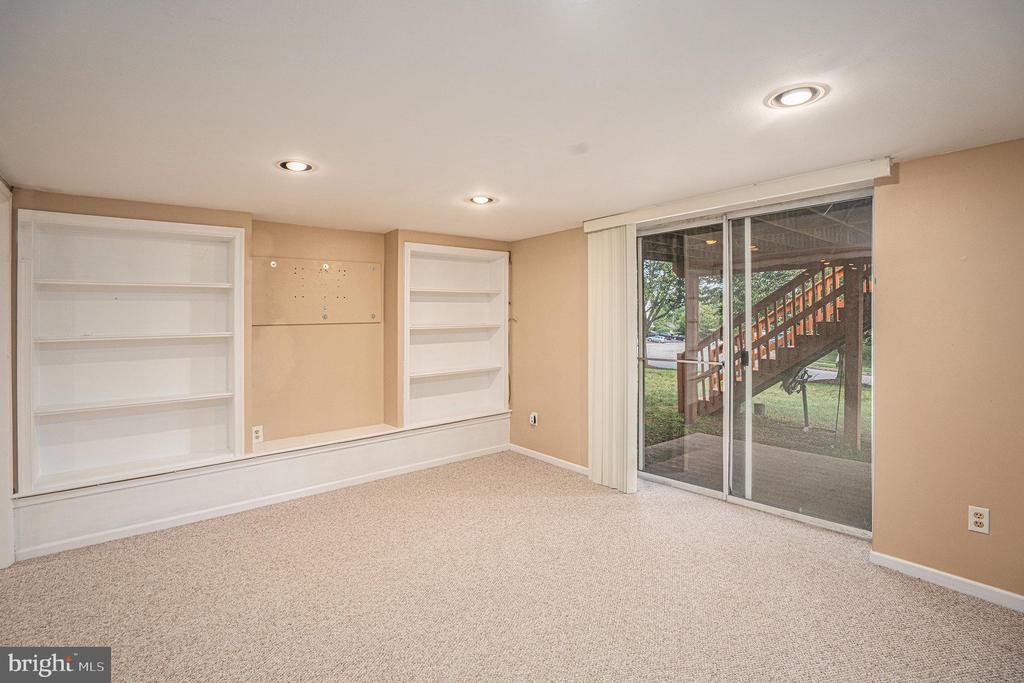 1042 RAFTER RD
