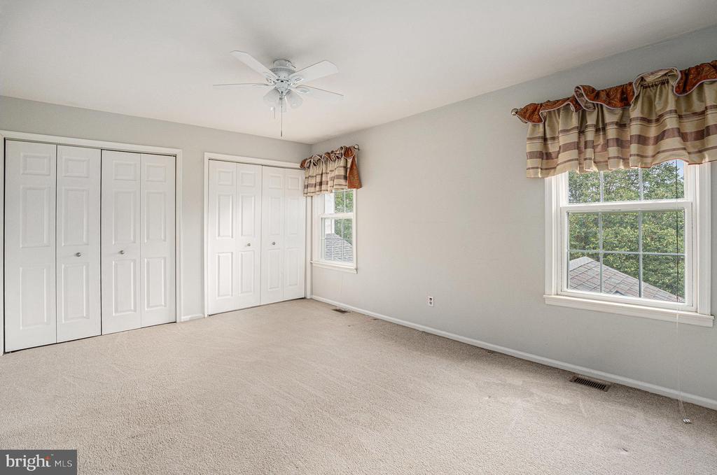 1042 RAFTER RD