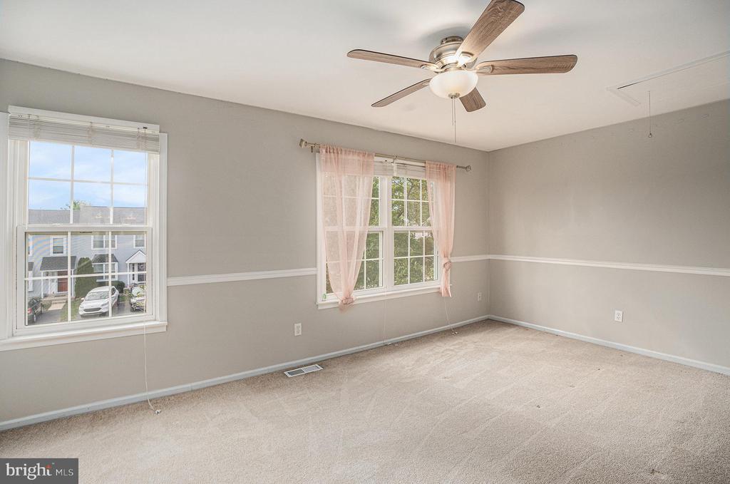 1042 RAFTER RD