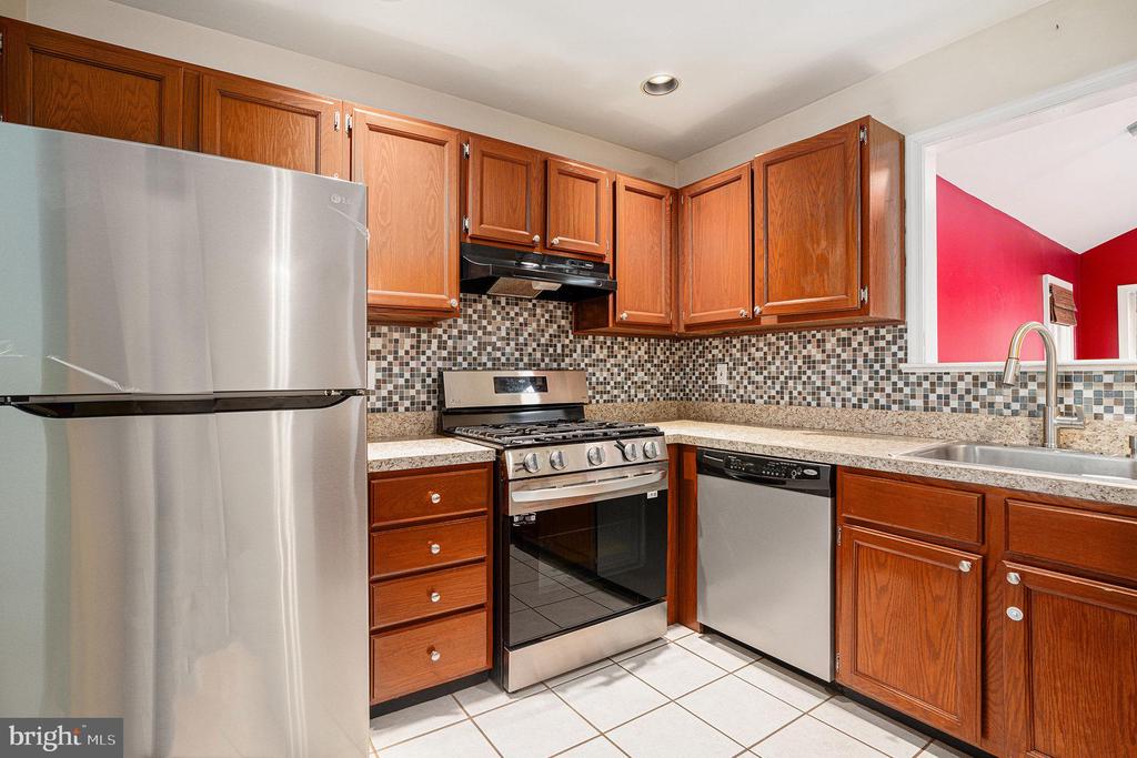 1042 RAFTER RD