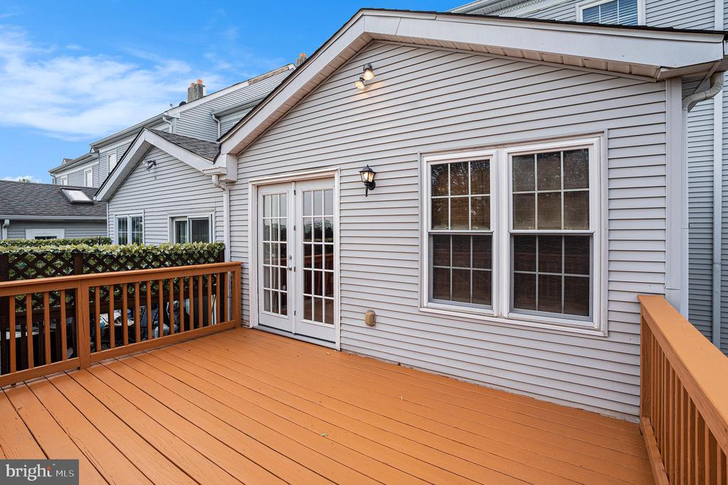 1042 RAFTER RD