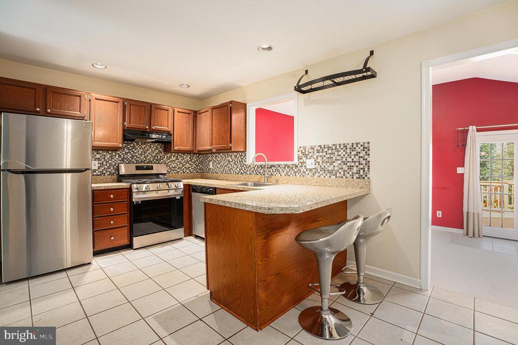 1042 RAFTER RD
