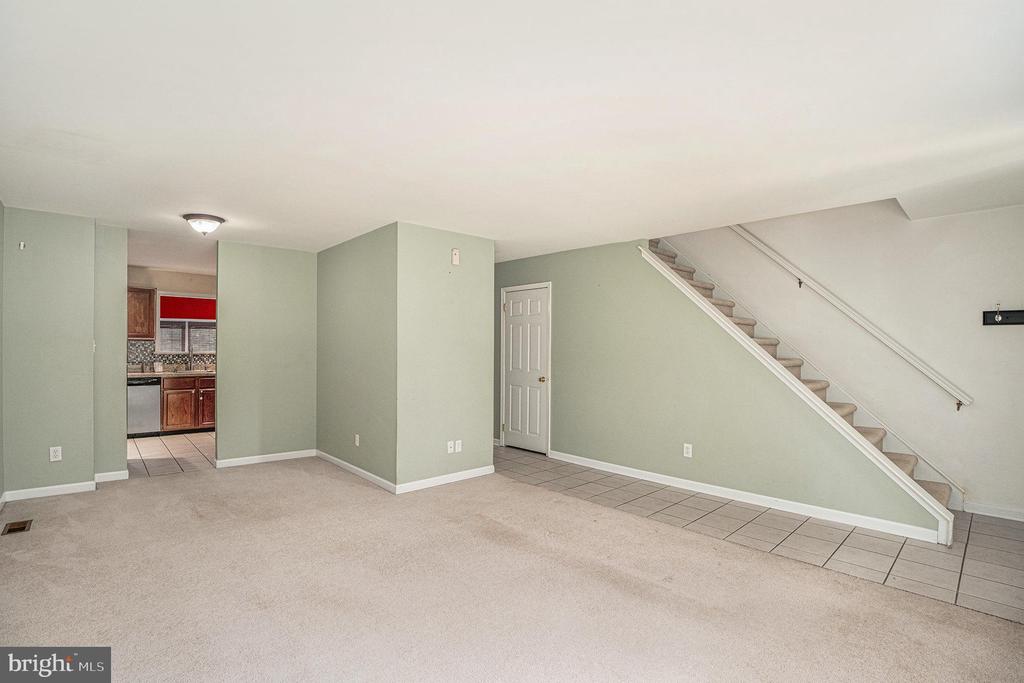 1042 RAFTER RD