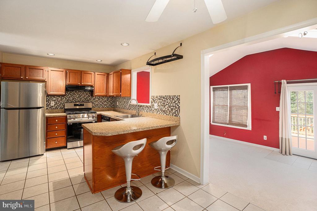 1042 RAFTER RD