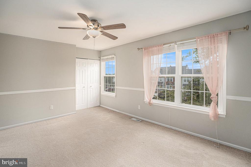 1042 RAFTER RD
