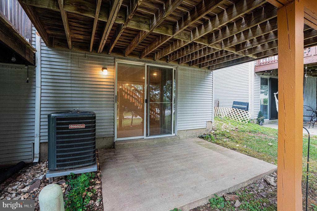 1042 RAFTER RD