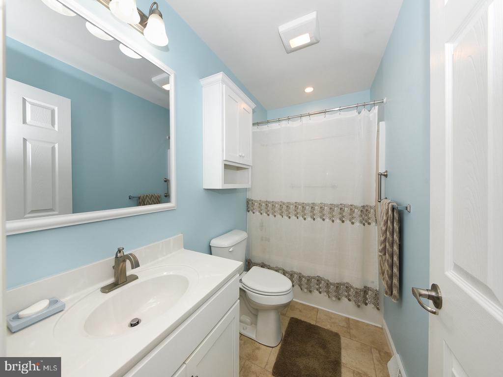 403 AZALEA DRIVE