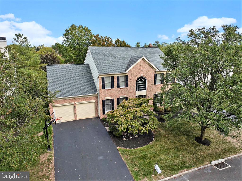 127 SPYGLASS DRIVE