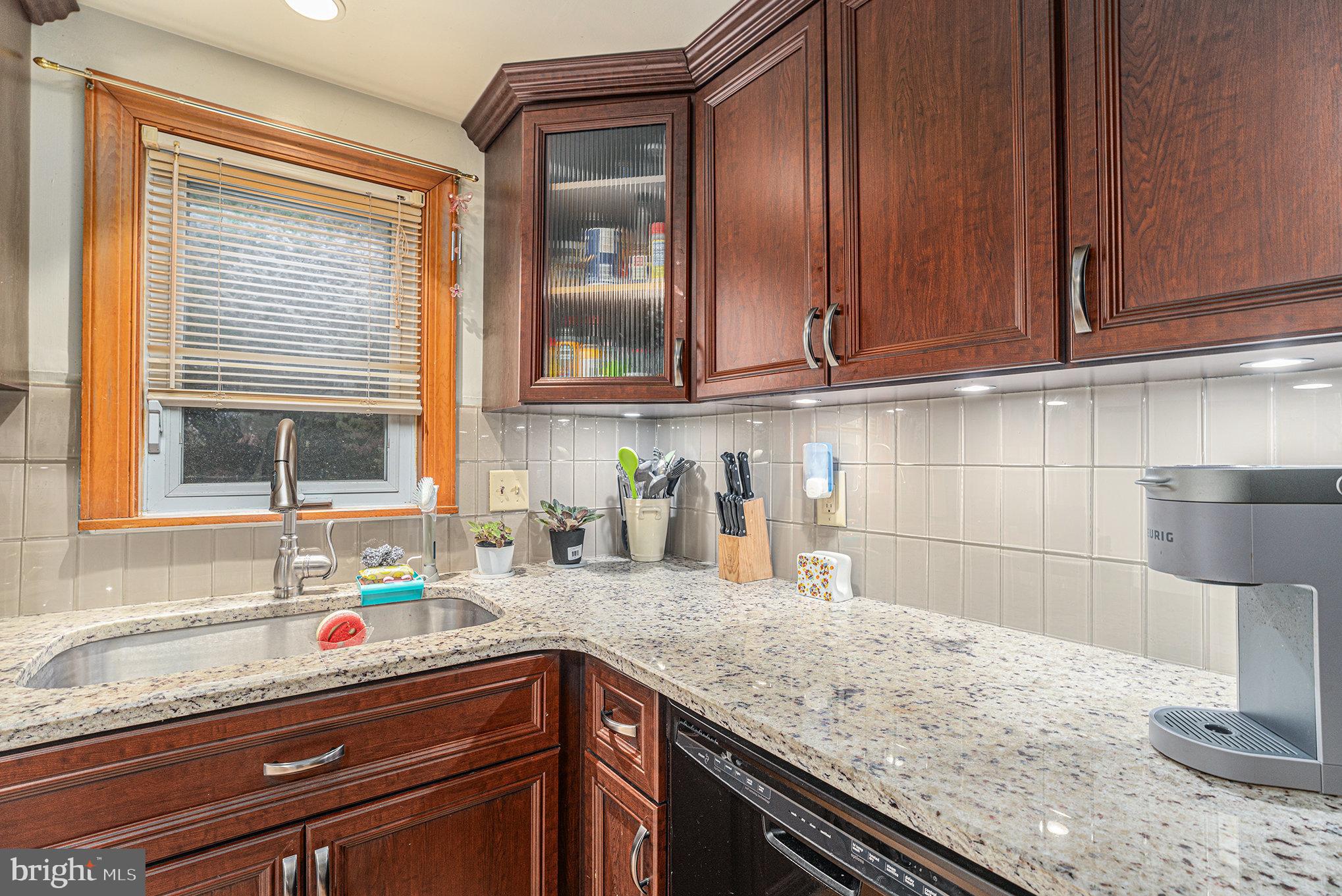 1585 EDGEWOOD AVENUE