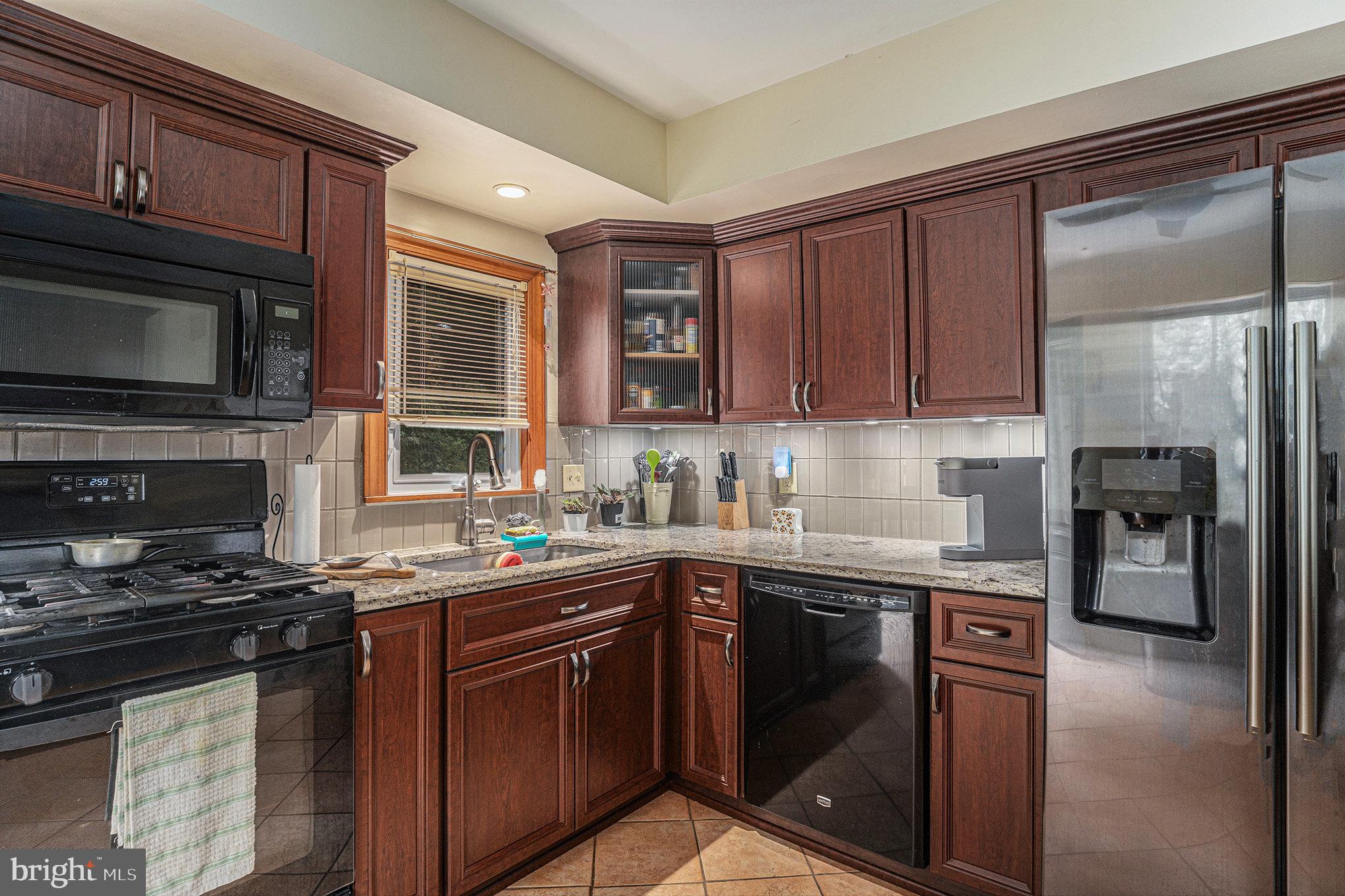 1585 EDGEWOOD AVENUE