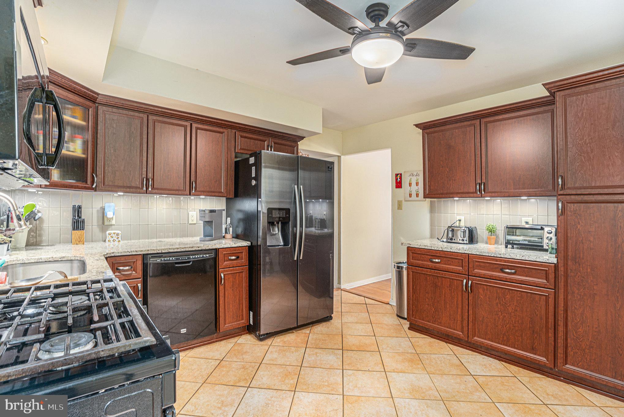 1585 EDGEWOOD AVENUE