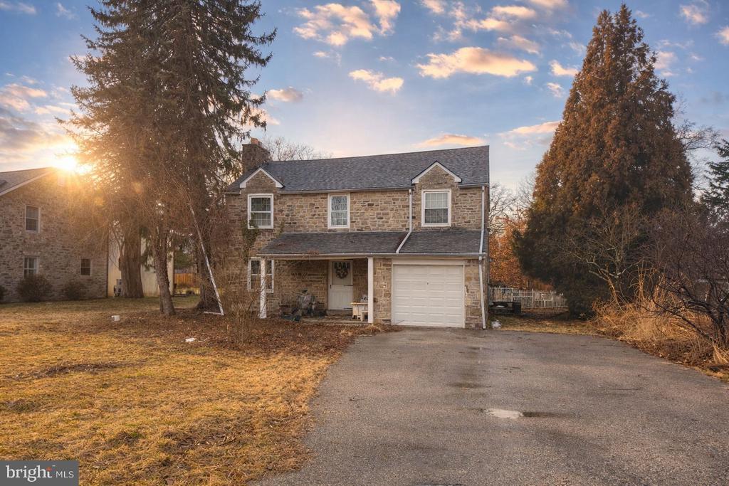 841 W BUTLER PIKE