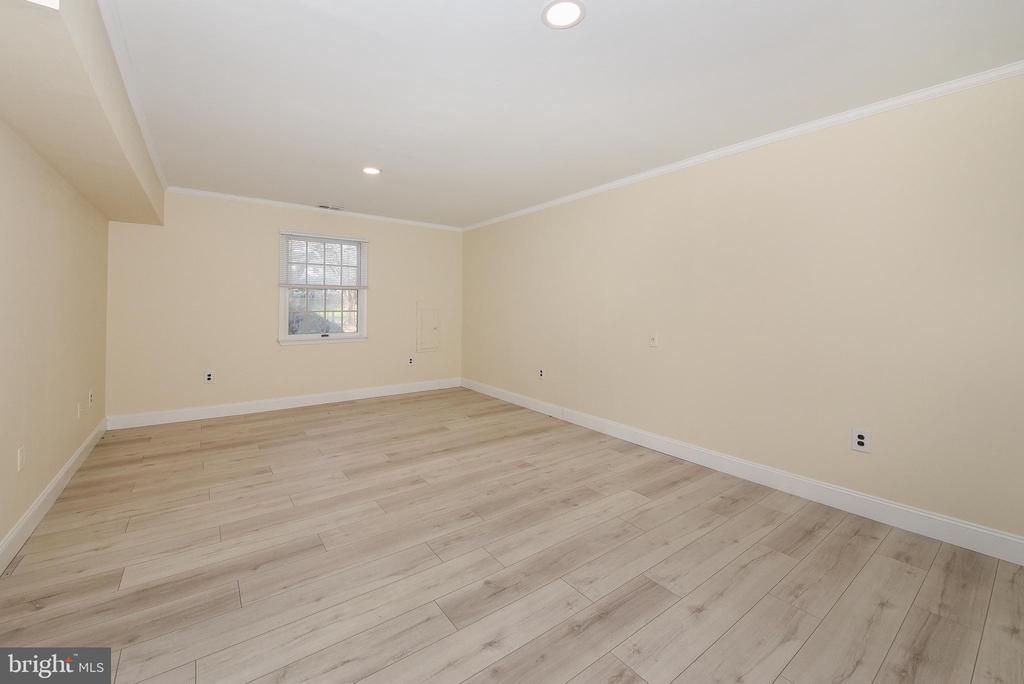 2104-2 WHITPAIN HILLS