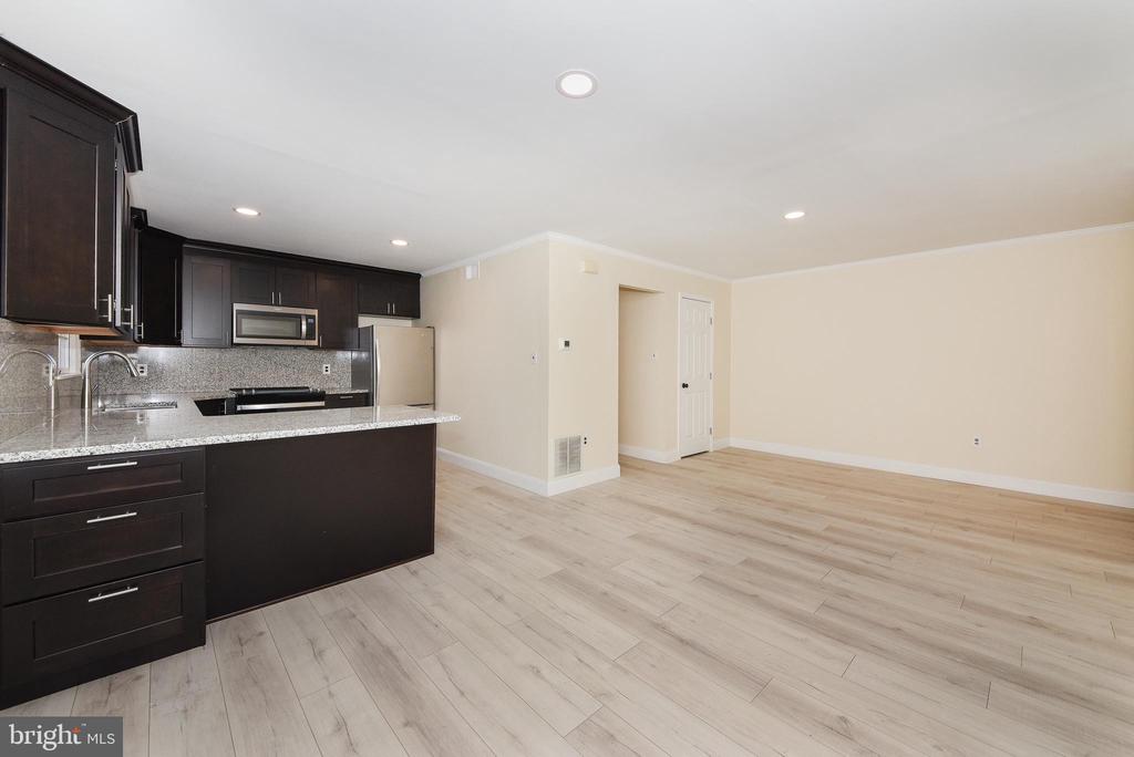 2104-2 WHITPAIN HILLS