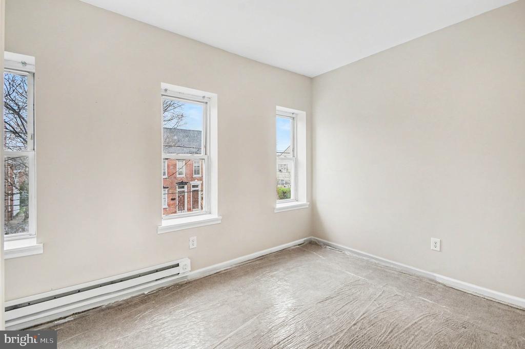 35 E 2ND STREET