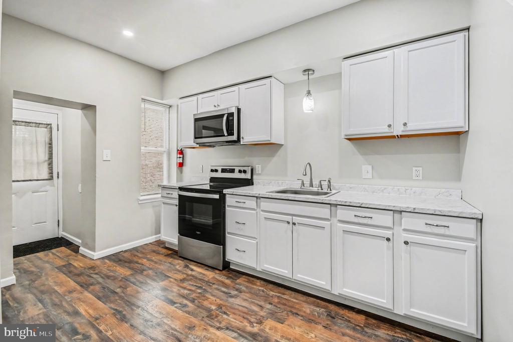 35 E 2ND STREET
