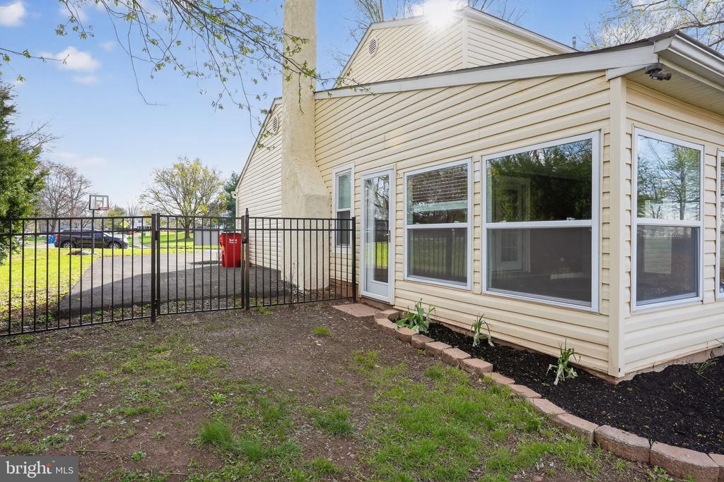 1210 HUNTER HILL DRIVE