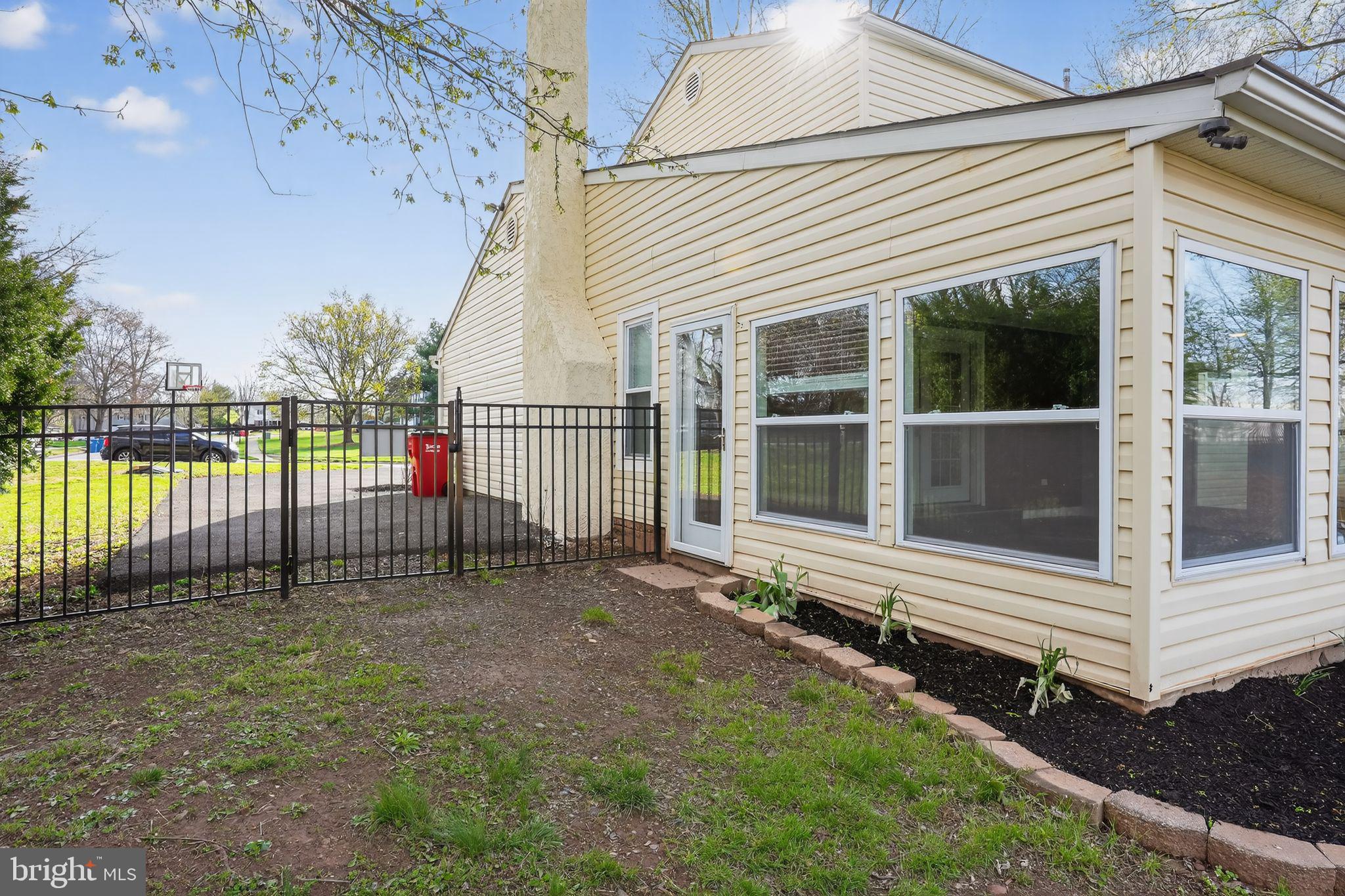 1210 HUNTER HILL DRIVE