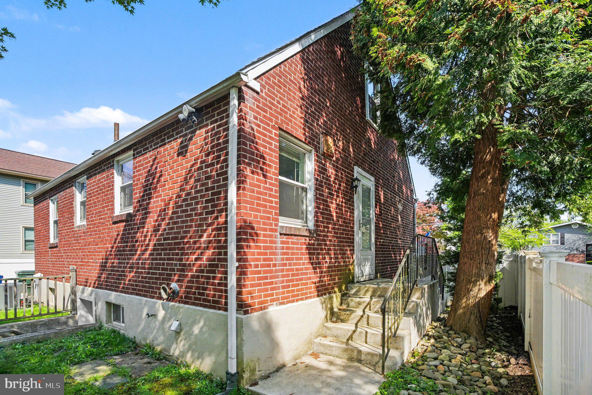 1370 ARNOLD AVENUE