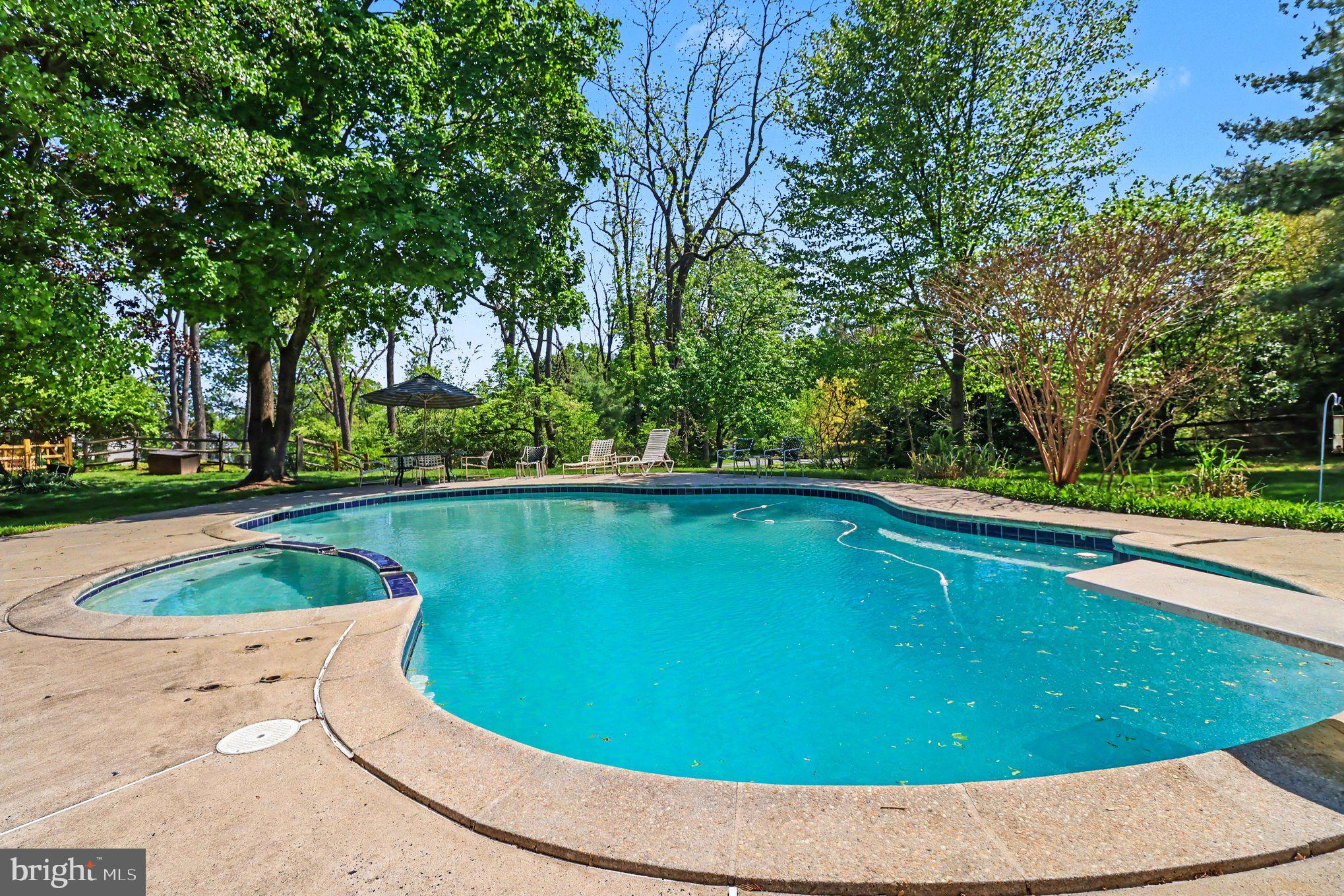 450 DUNDEE DRIVE