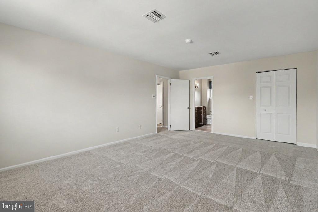 208 N TROOPER ROAD