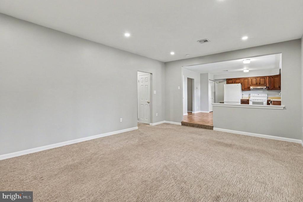 208 N TROOPER ROAD