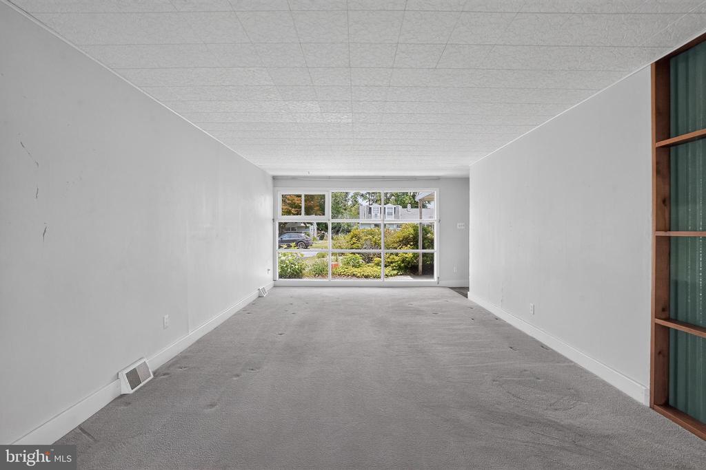 2116 WEBER LANE