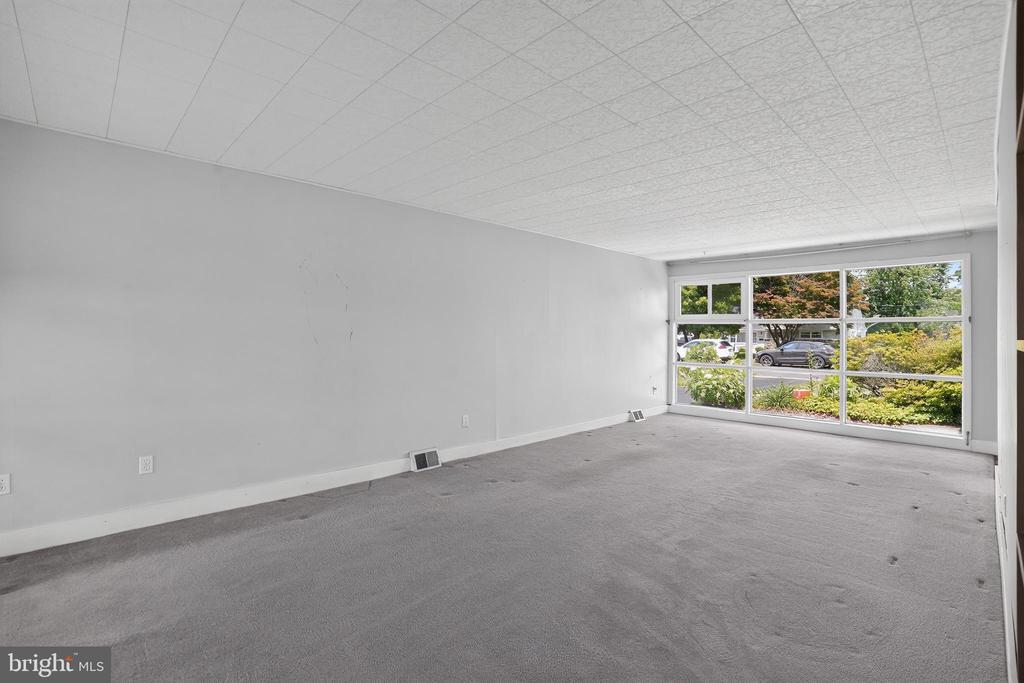 2116 WEBER LANE