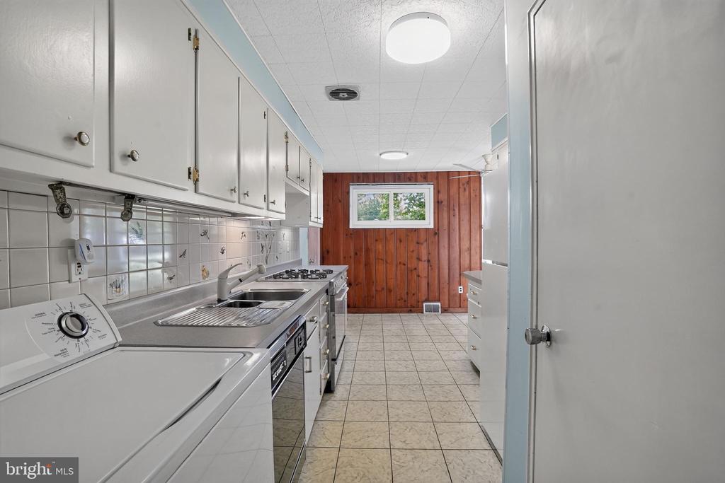 2116 WEBER LANE