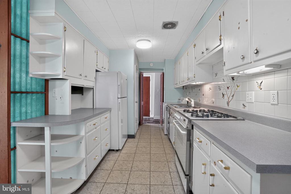 2116 WEBER LANE