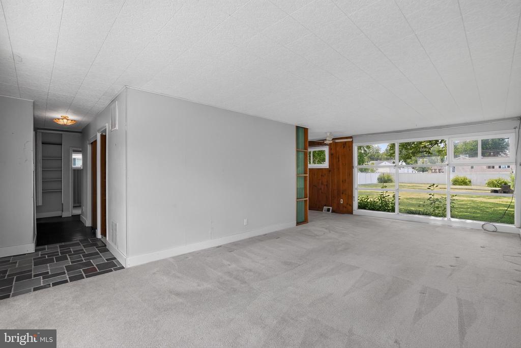 2116 WEBER LANE