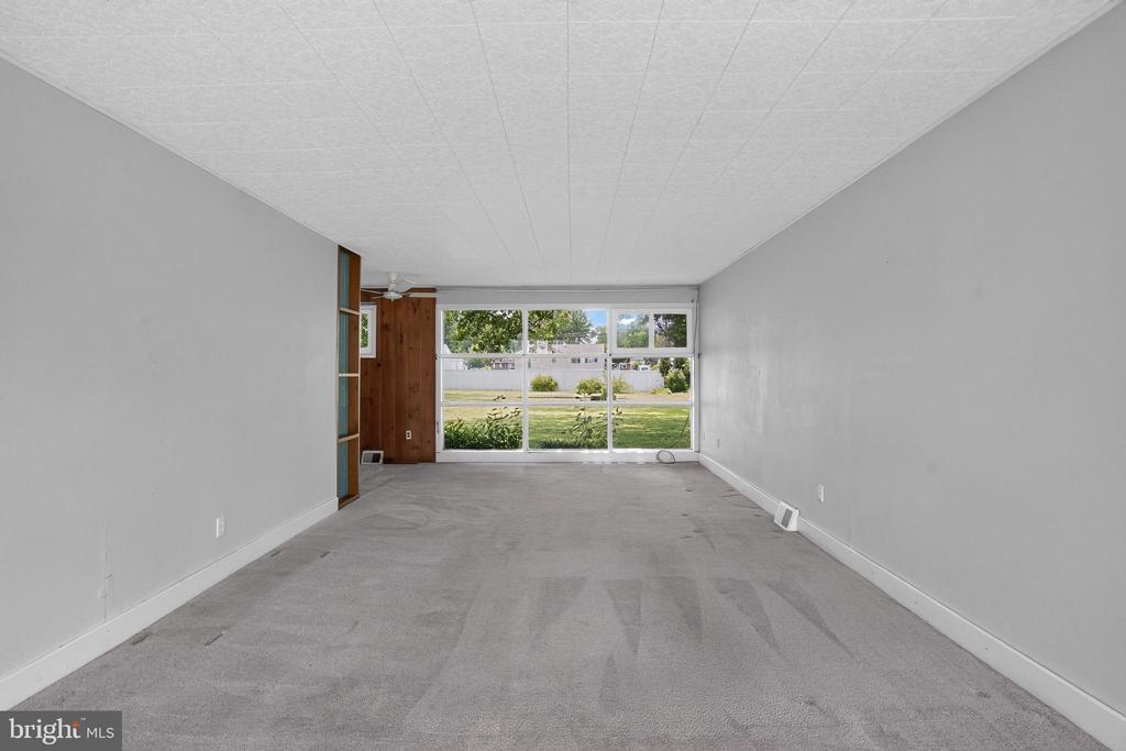 2116 WEBER LANE