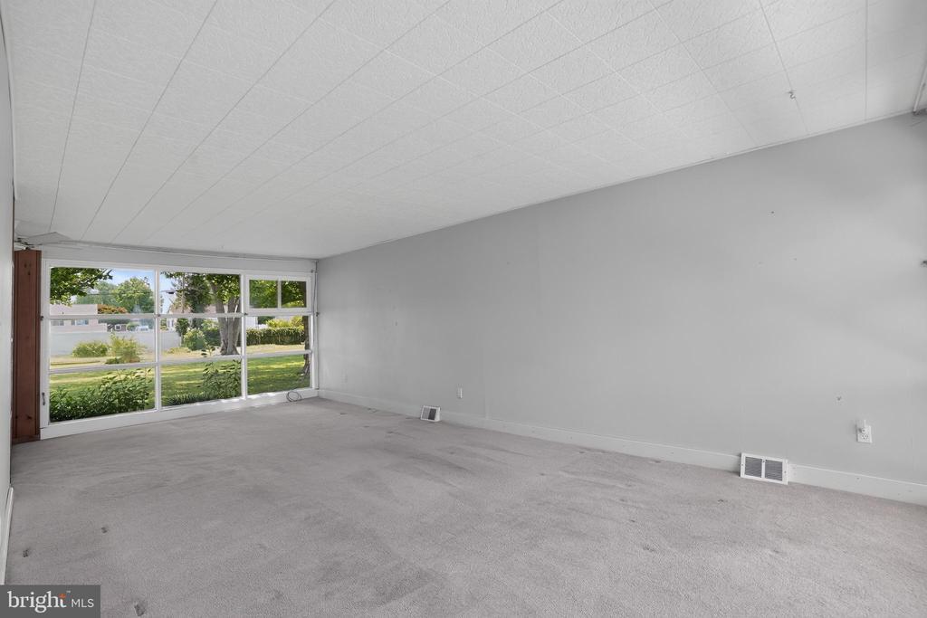 2116 WEBER LANE