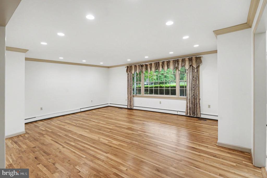 3015 OAK DRIVE