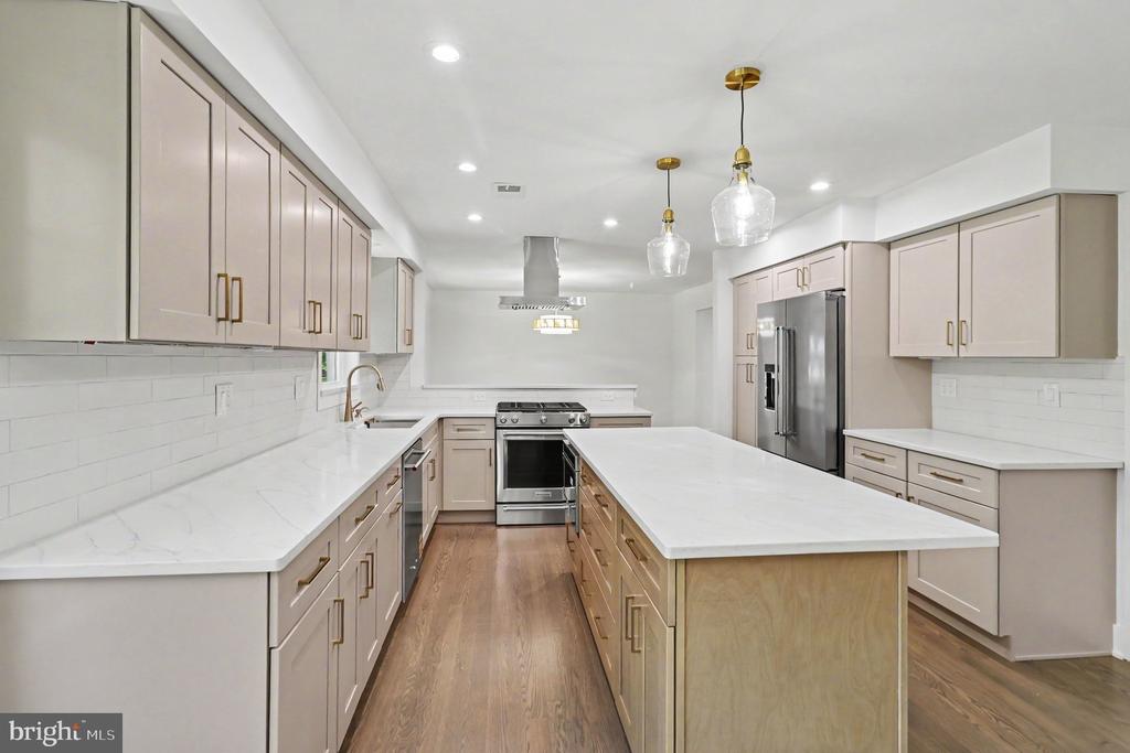 1705 GLENN LANE