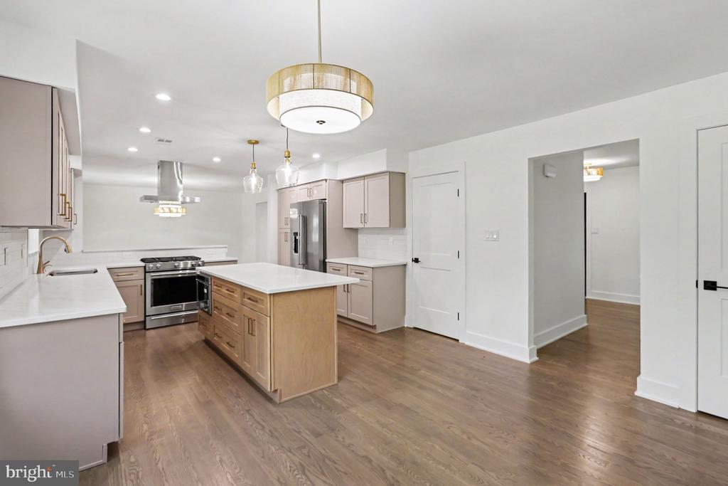 1705 GLENN LANE